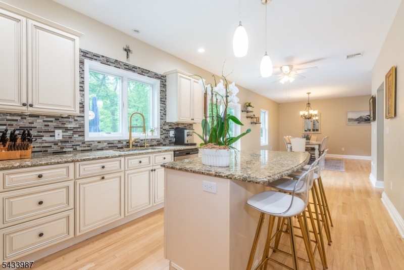 Kitchen - Beautiful Backsplash