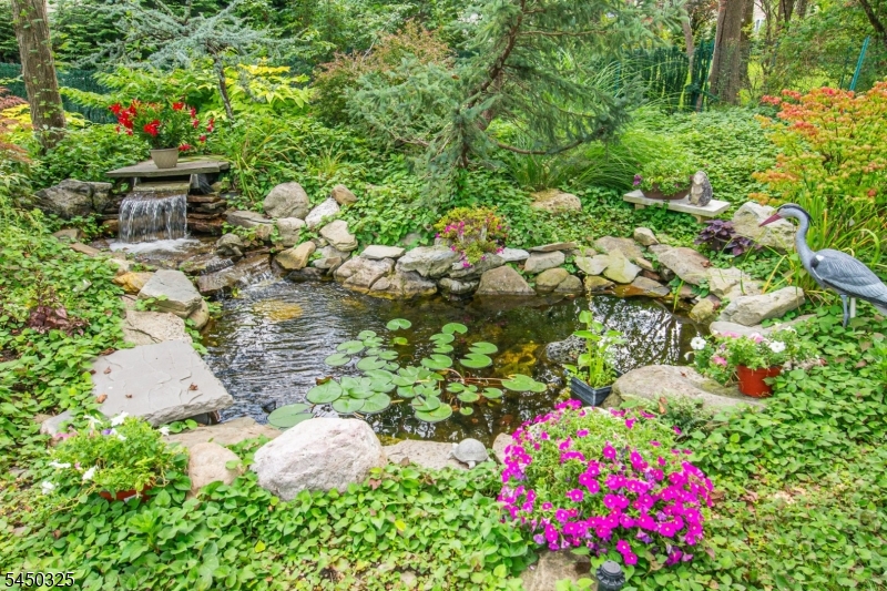 9 Puddingstone Way