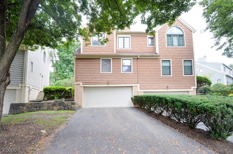 27 Tanager Ct
