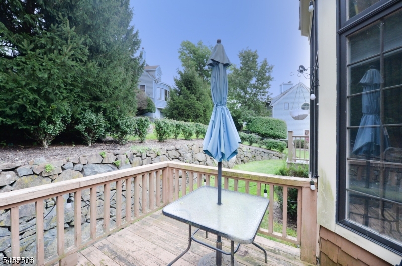 27 Tanager Ct