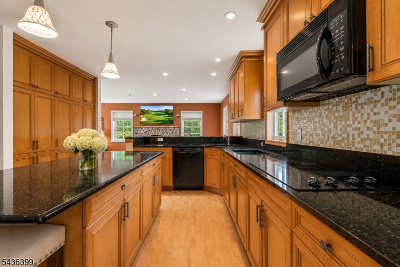 Eat-In Kitchen