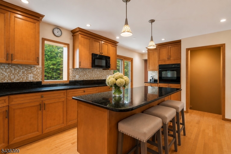 Eat-In Kitchen