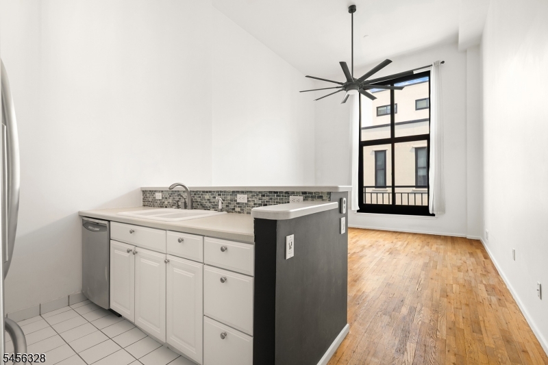 518 Gregory Ave 425 425