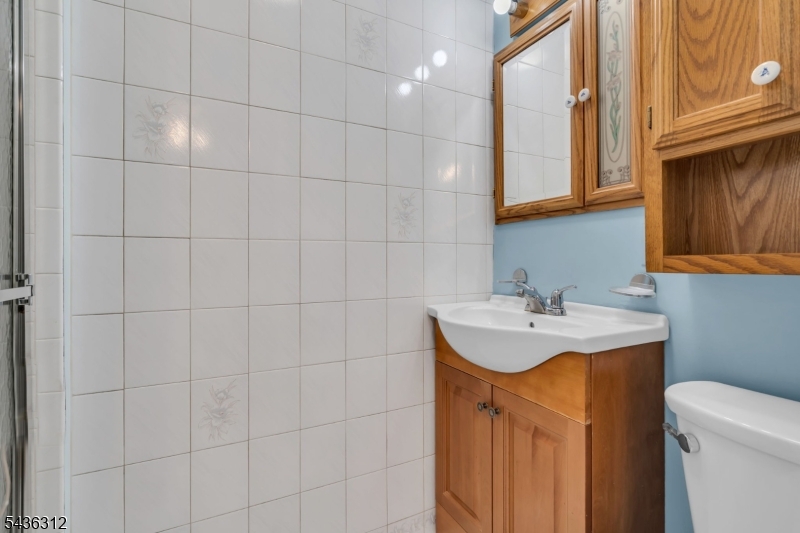 1st floor Bathroom
