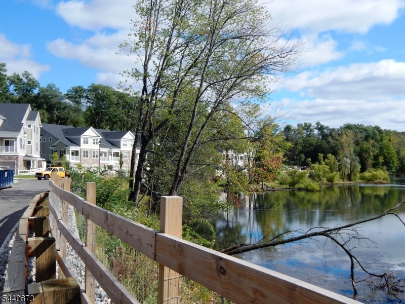 404 Waterview Ct