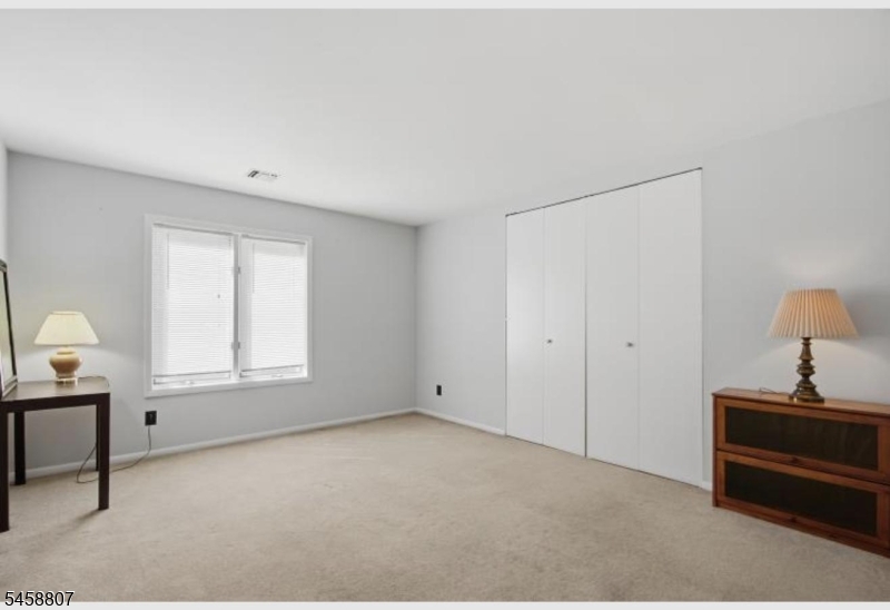 136 Changebridge Rd N8