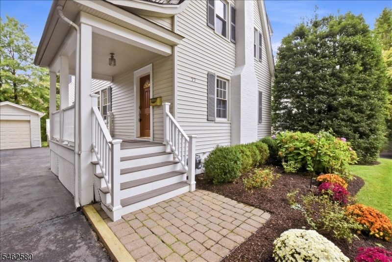 77 Meadowbrook Rd