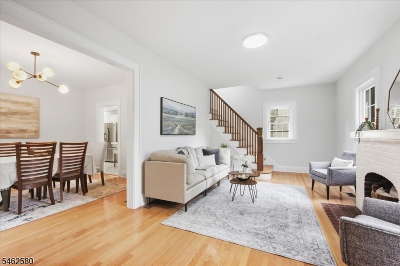 77 Meadowbrook Rd