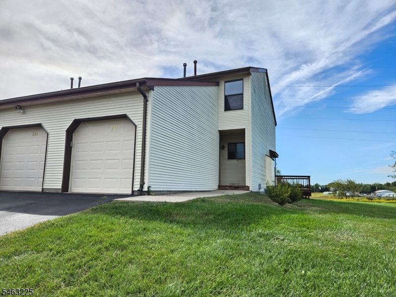 233 Spruce Ct