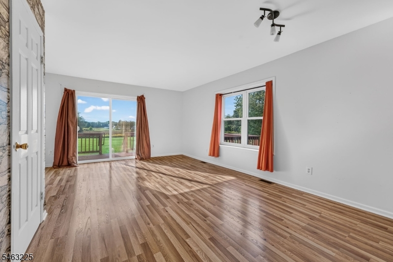 233 Spruce Ct