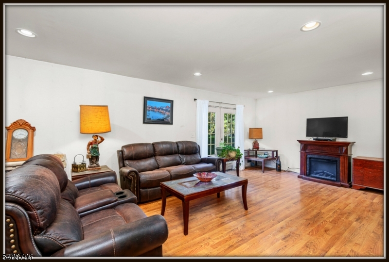 22 X 14 Living Room