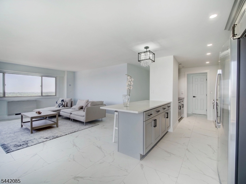 377 S Harrison St 17FF