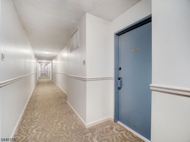 10 N Wood Ave 623