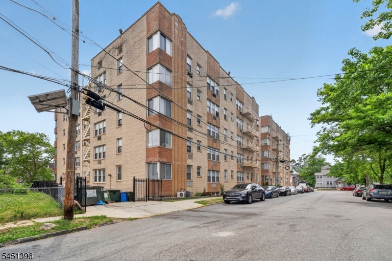 19 Lyons Ave 204