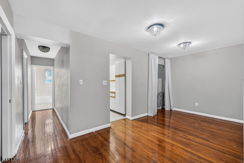 19 Lyons Ave 204