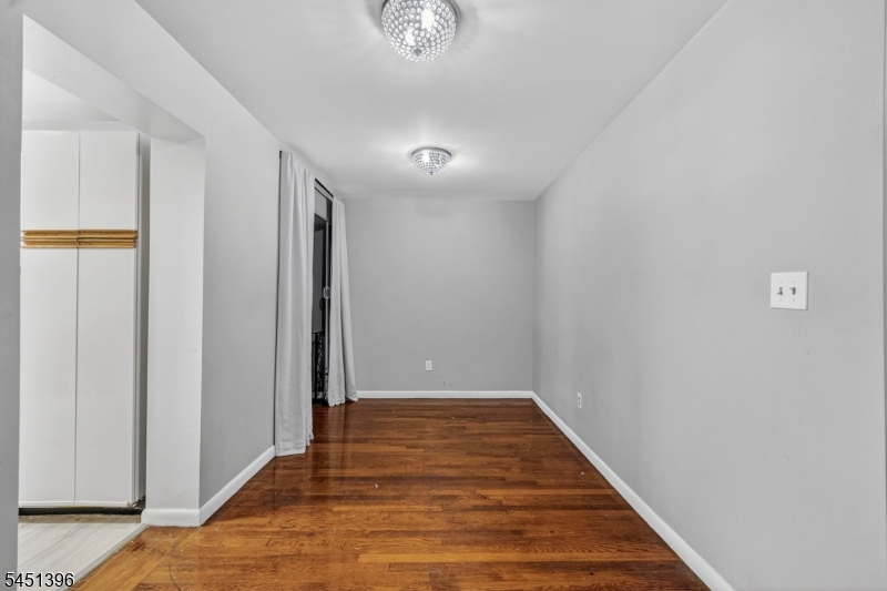 19 Lyons Ave 204