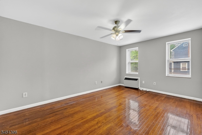 19 Lyons Ave 204