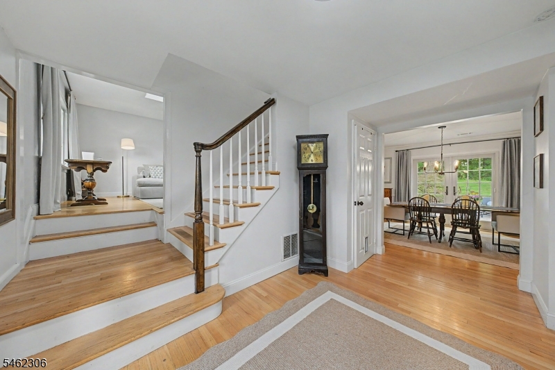 6 Peppermill Ct