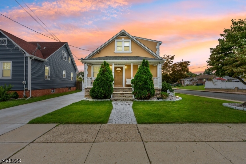 18 W Grochowiak St