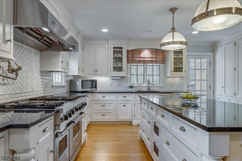 Gourmet kitchen