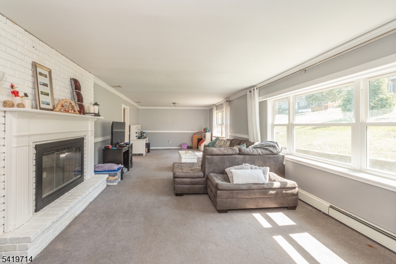 Family Room w/Fireplace