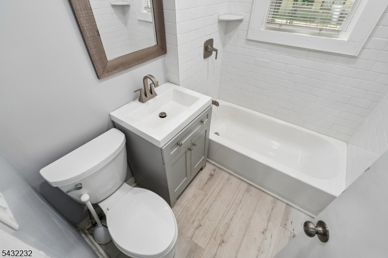 Unit 1 Full Bath