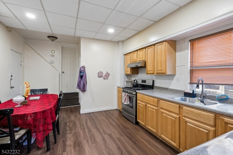 Unit 4 Kitchen