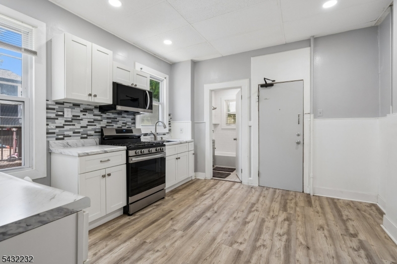 Unit 1 Eat In Kitchen