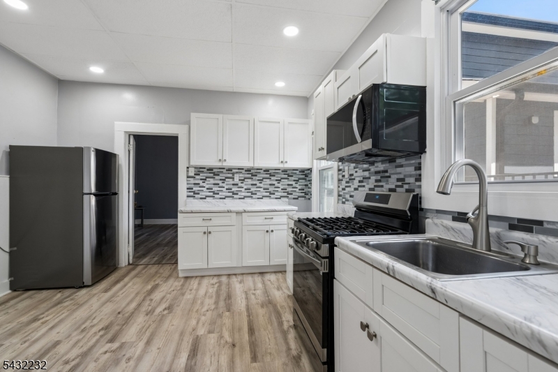 Unit 1 Eat In Kitchen