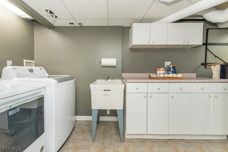 Laundry room with sink