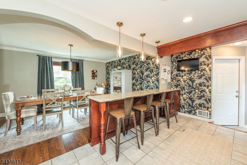 Breakfast bar