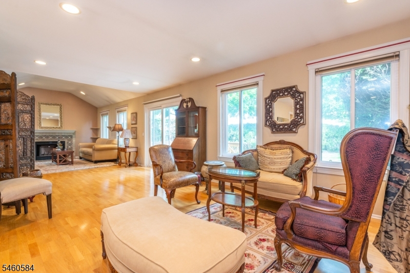 17 Constitution Ct
