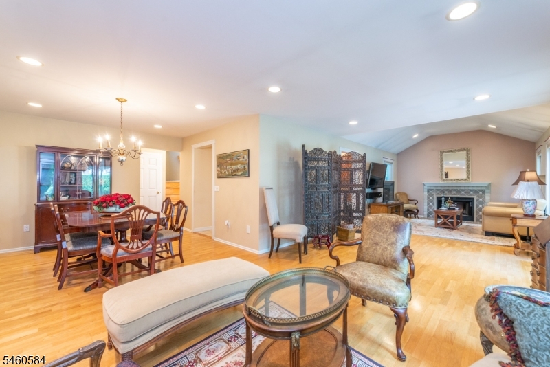 17 Constitution Ct