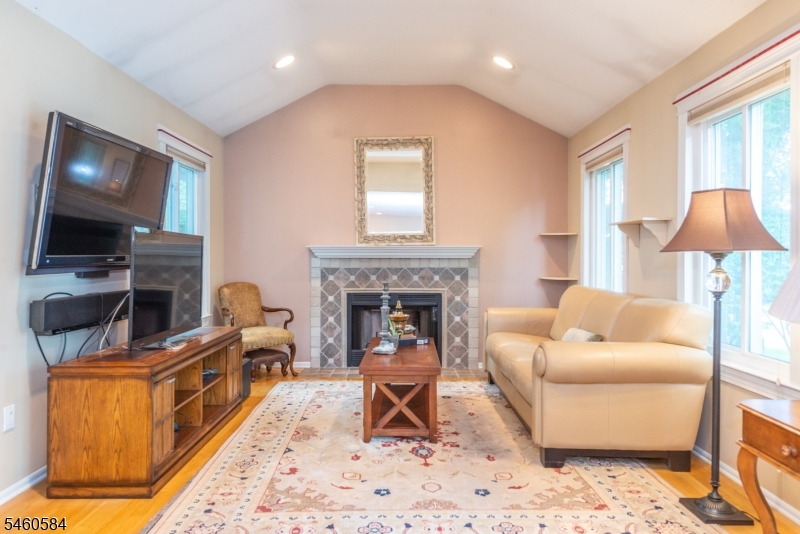 17 Constitution Ct