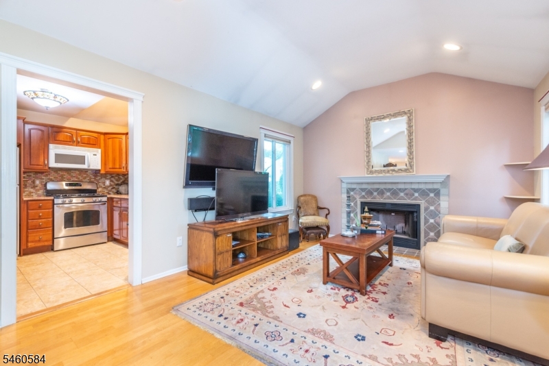 17 Constitution Ct