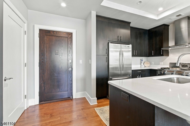 250 Henley Pl 207