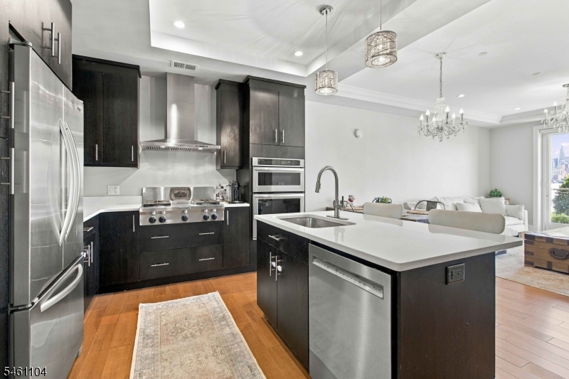 250 Henley Pl 207