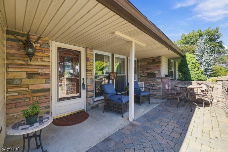 60 Comanche Ave