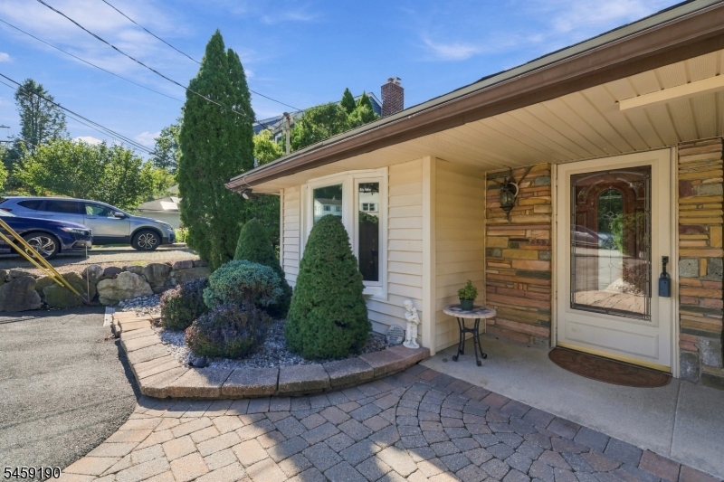 60 Comanche Ave