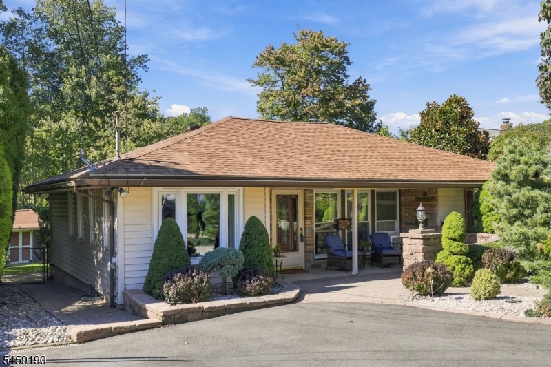 60 Comanche Ave