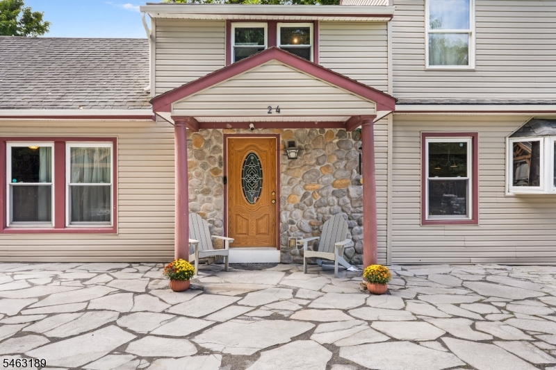 24 Shore Rd