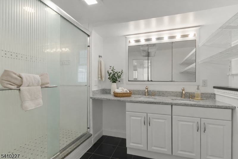 Hall Bath 2