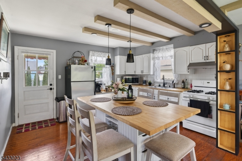 Eat In Kitchen