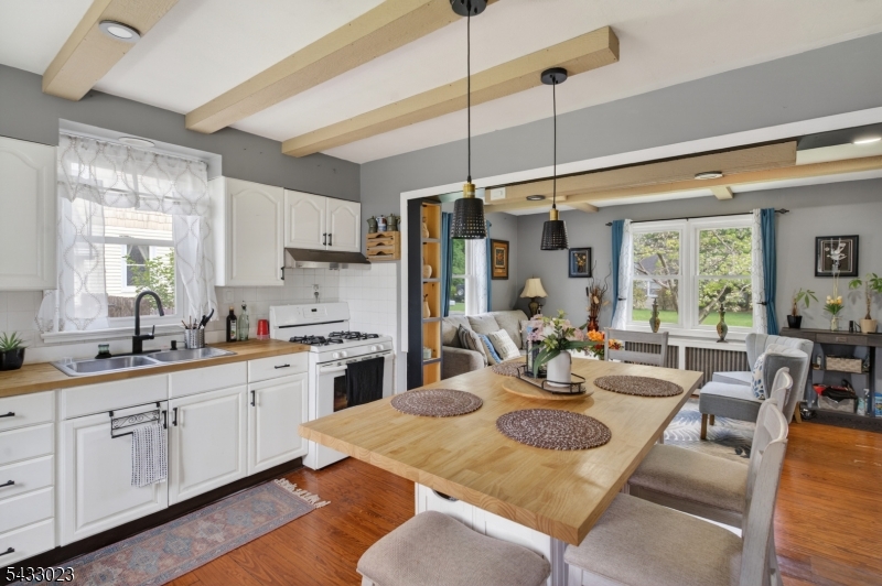 Eat In Kitchen
