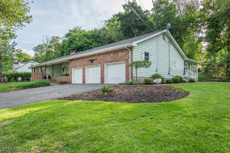3 Car Garage
