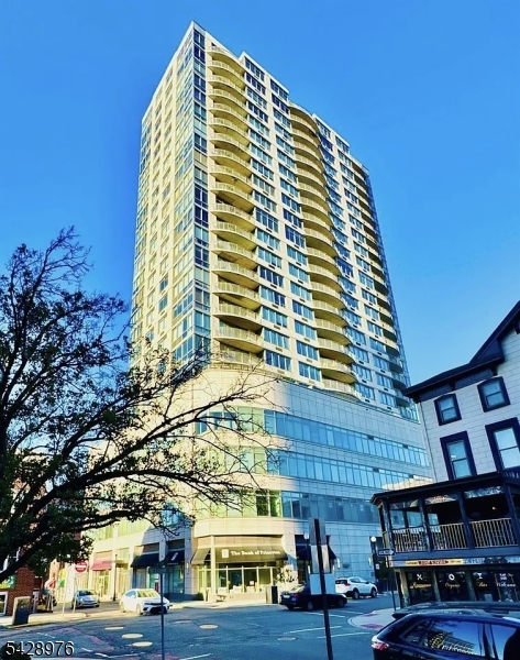 1 Spring St 2204