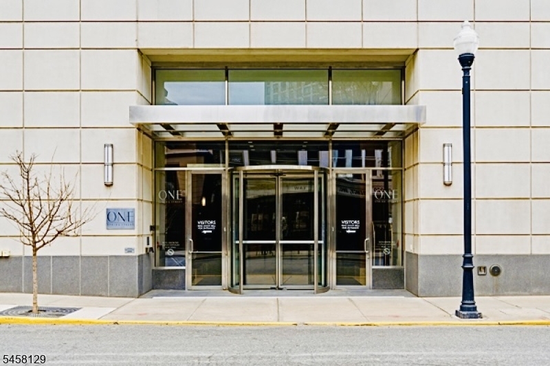 1 Spring St 2204
