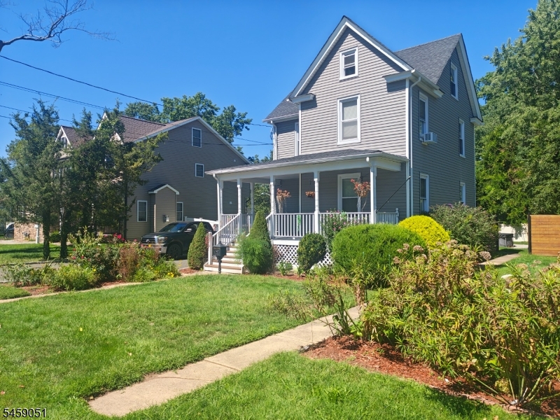 616 Center St