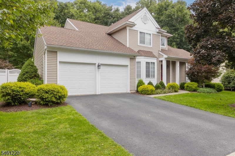 102 Connelly Ave