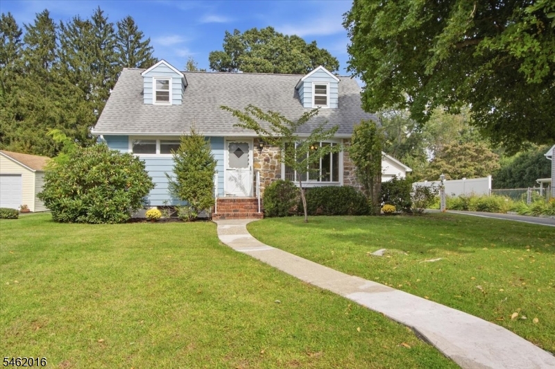 16 Sandra Ln